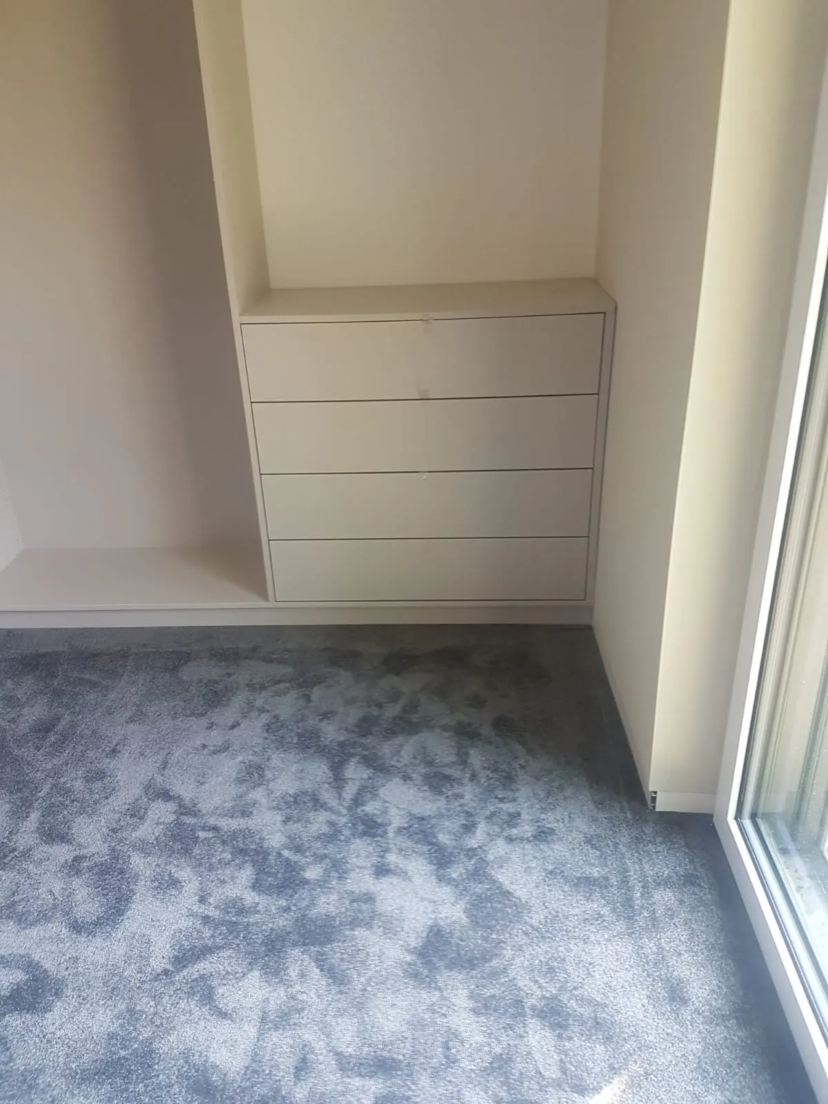 Stauraum unter der Dachschräge am Treppenaufgang