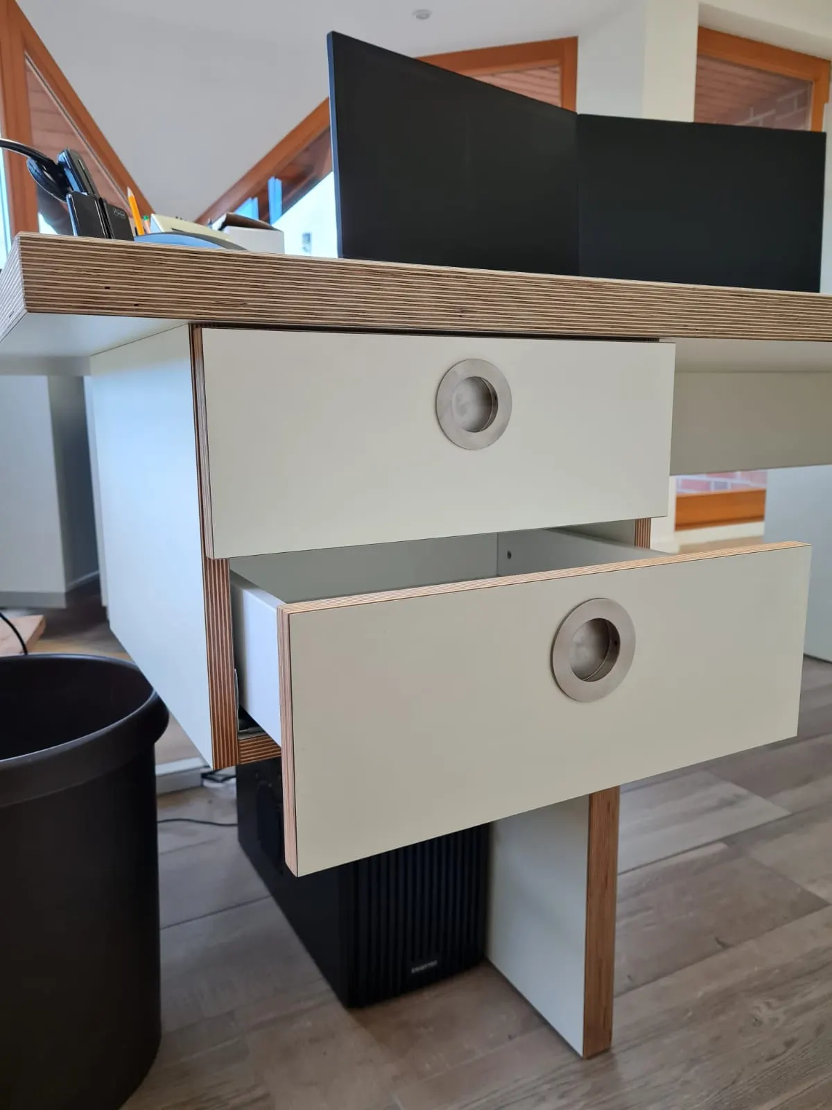 Sideboard aus Massivholz in der Werkstatt der Tischlerei