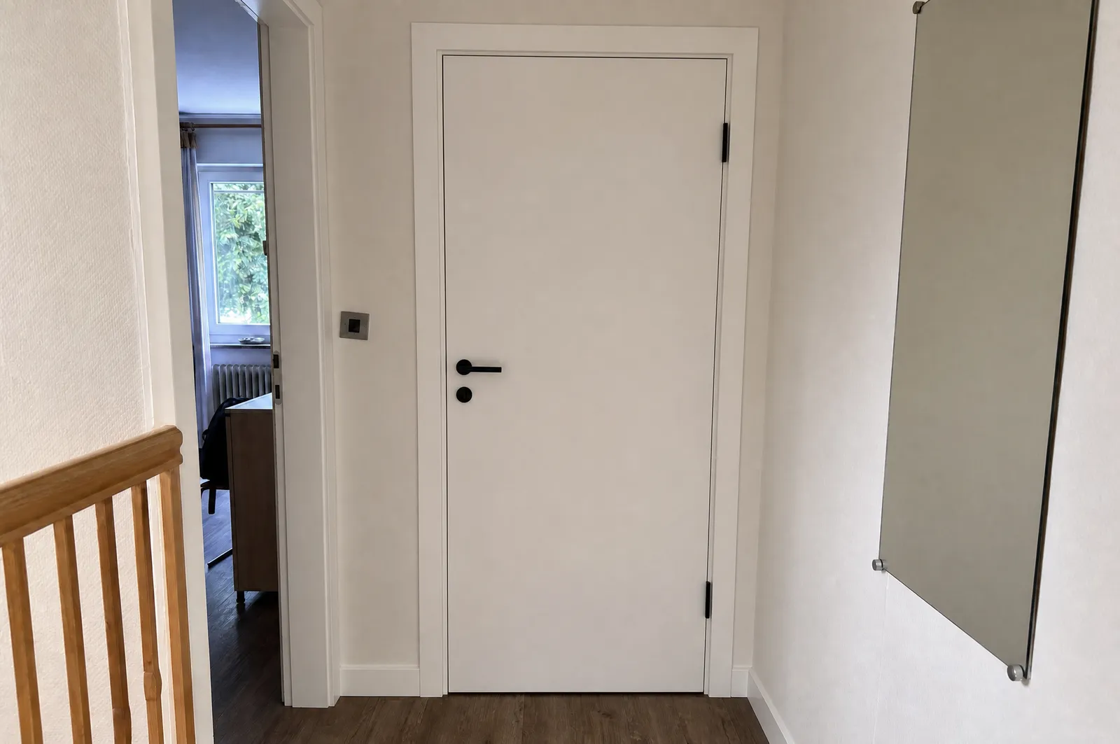 Nachher: neue moderne Innentür mit sauberer Zarge (Visualisierung)